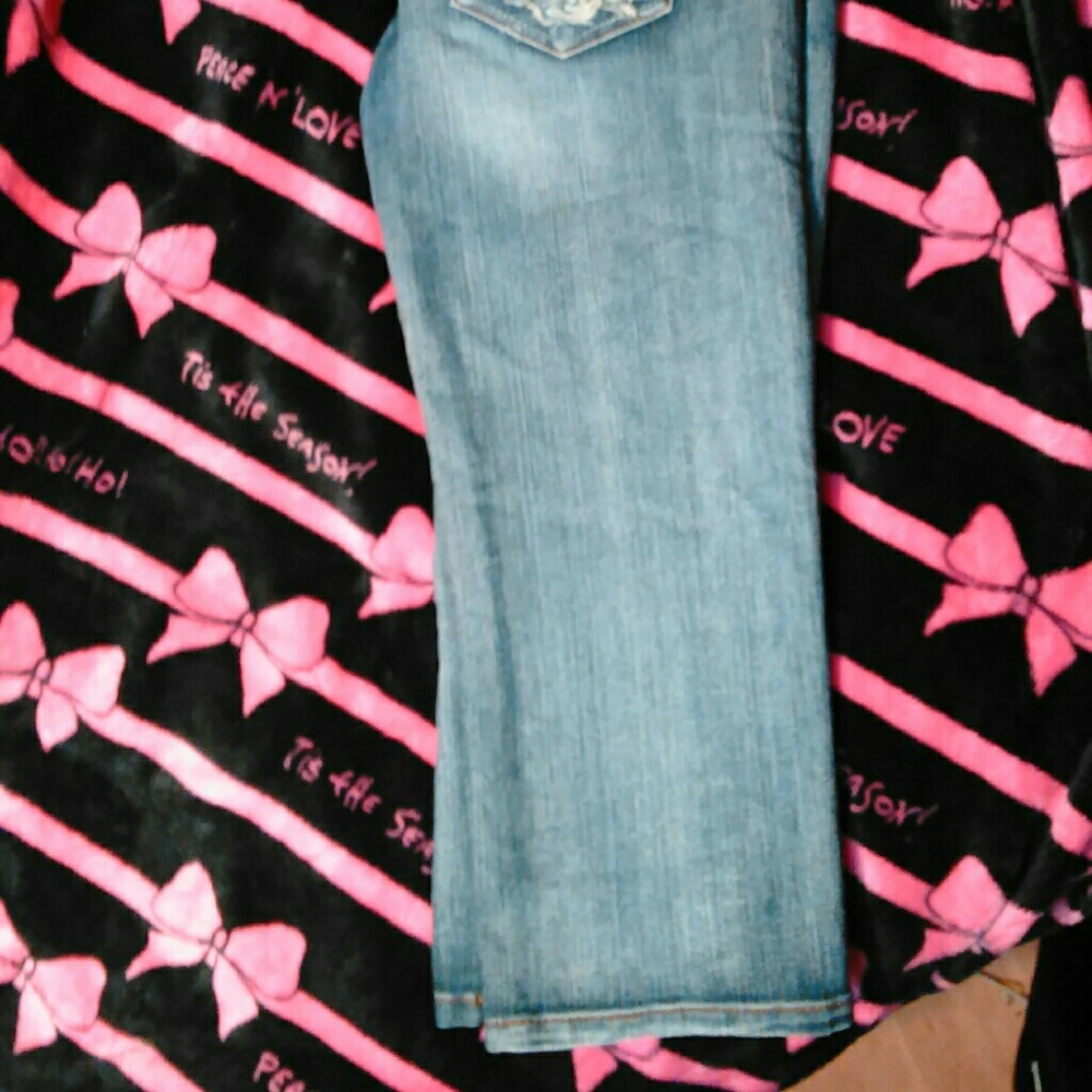 Capris - Picture 2 of 4